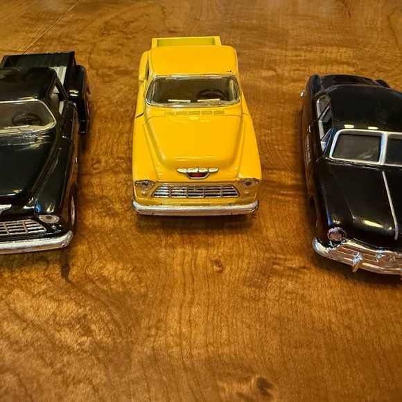 Hot Wheels Other - Lot of 3 collectible models of classic American cars. #R-10
